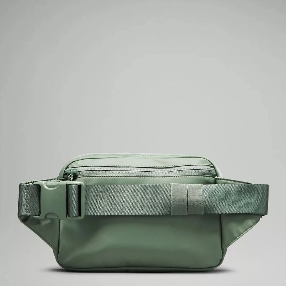 Lululemon Everywhere Belt Bag Large 2L- Grey Eucalyptus - Picture 3 of 6